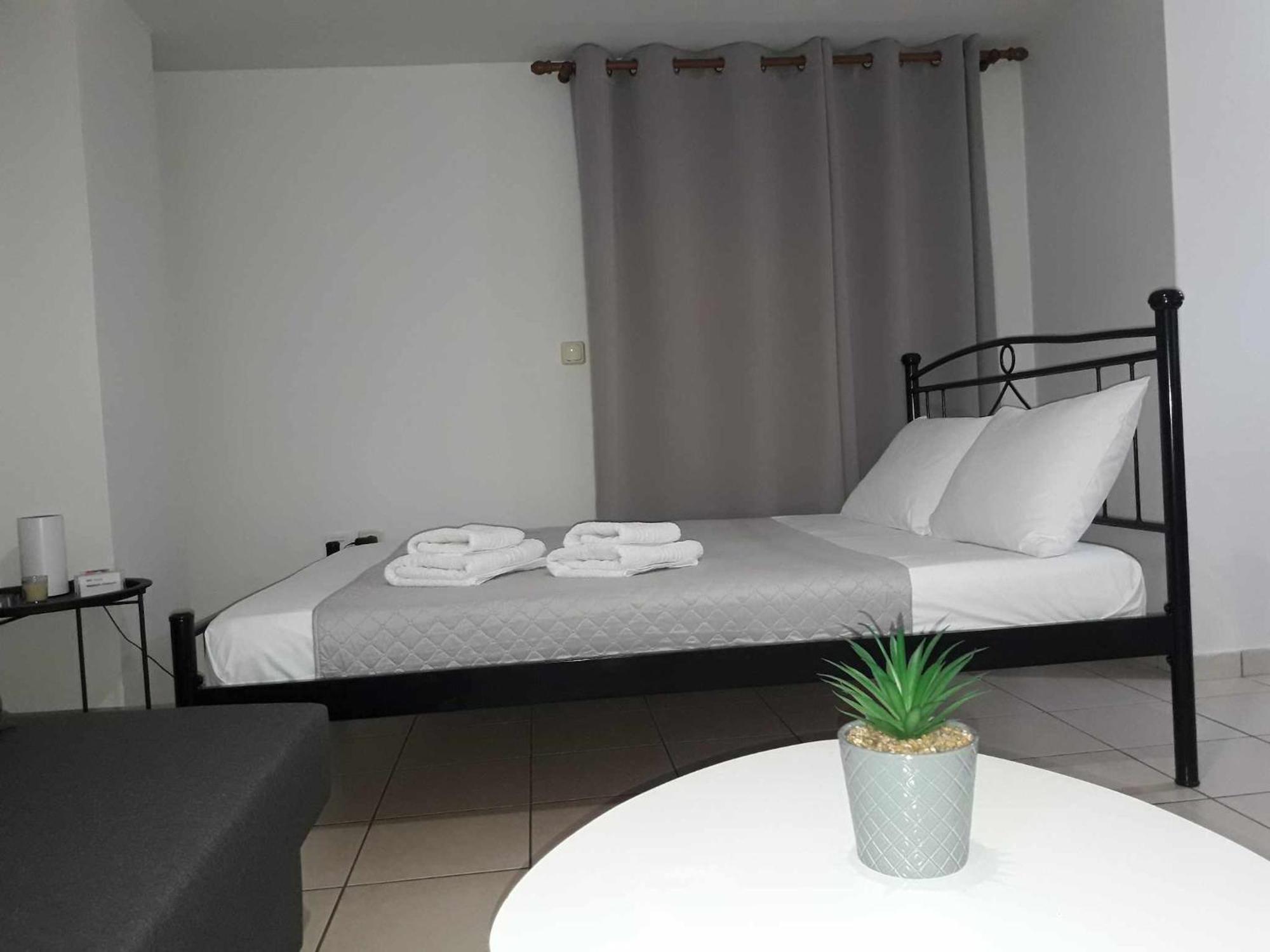 Simple, Calm And Center 2 Apartman Kalamáta Kültér fotó